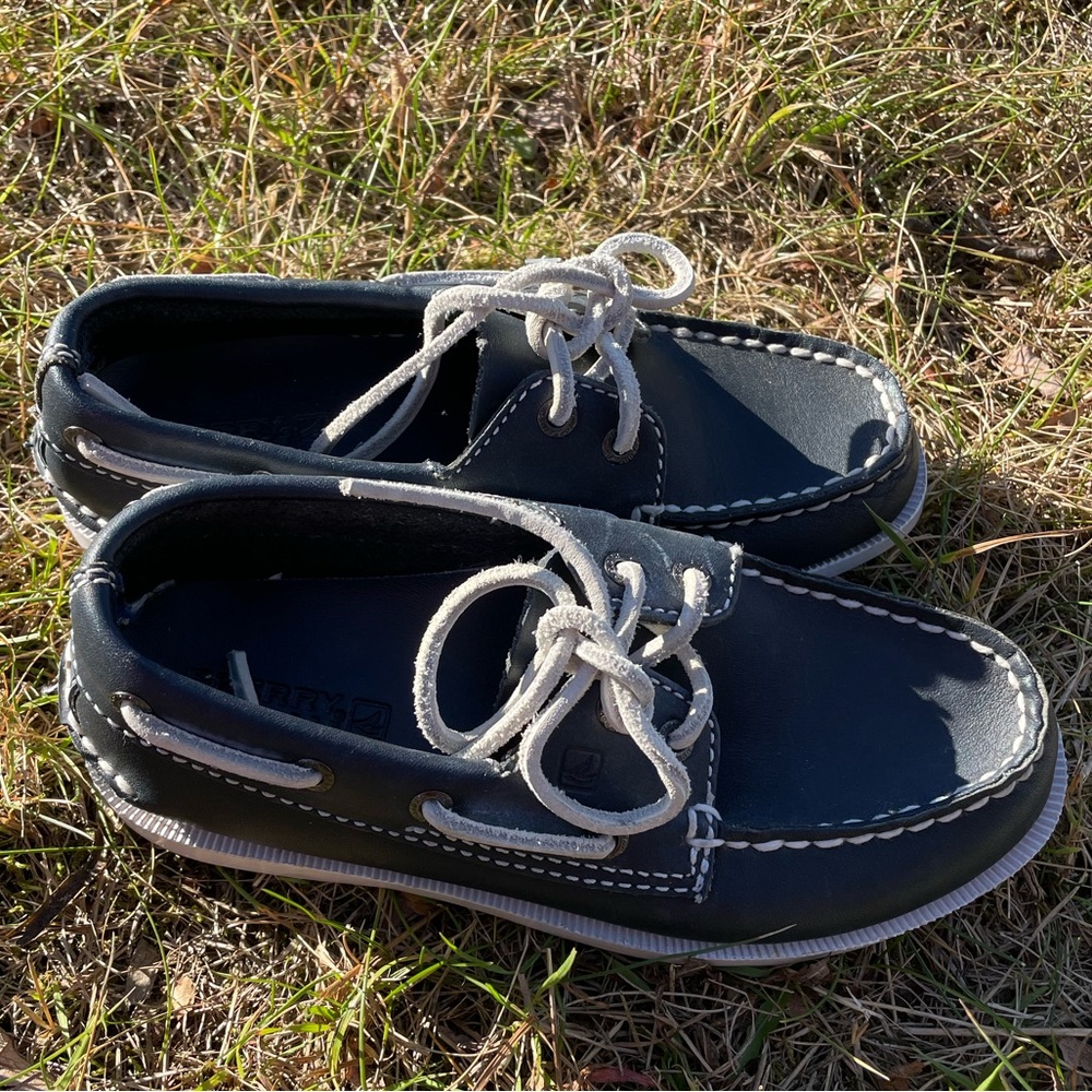 Boys Sperry navy leather boat shoes size 12
